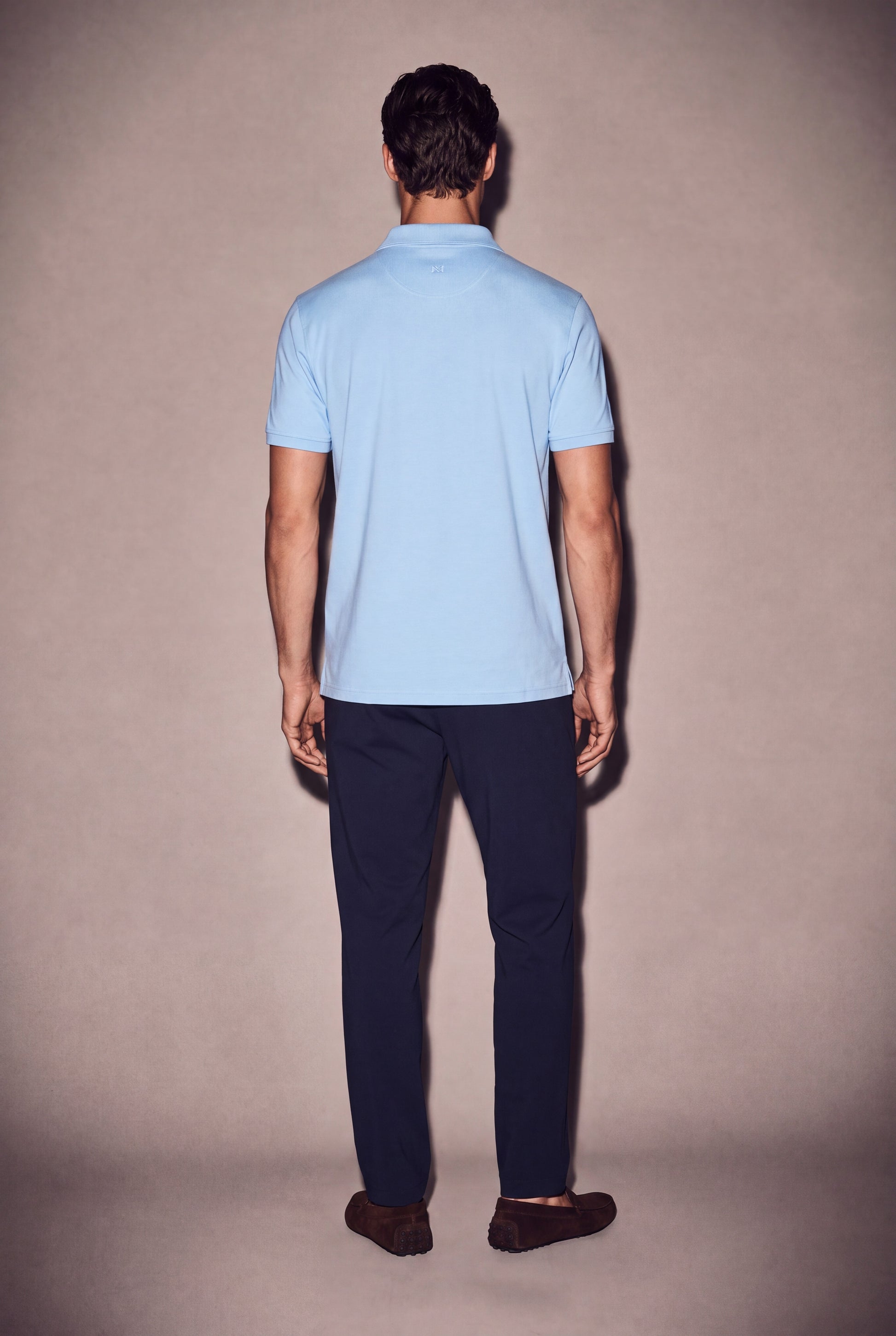 MAESON Polo Silktouch Pique Azure Blue — model, foto 4