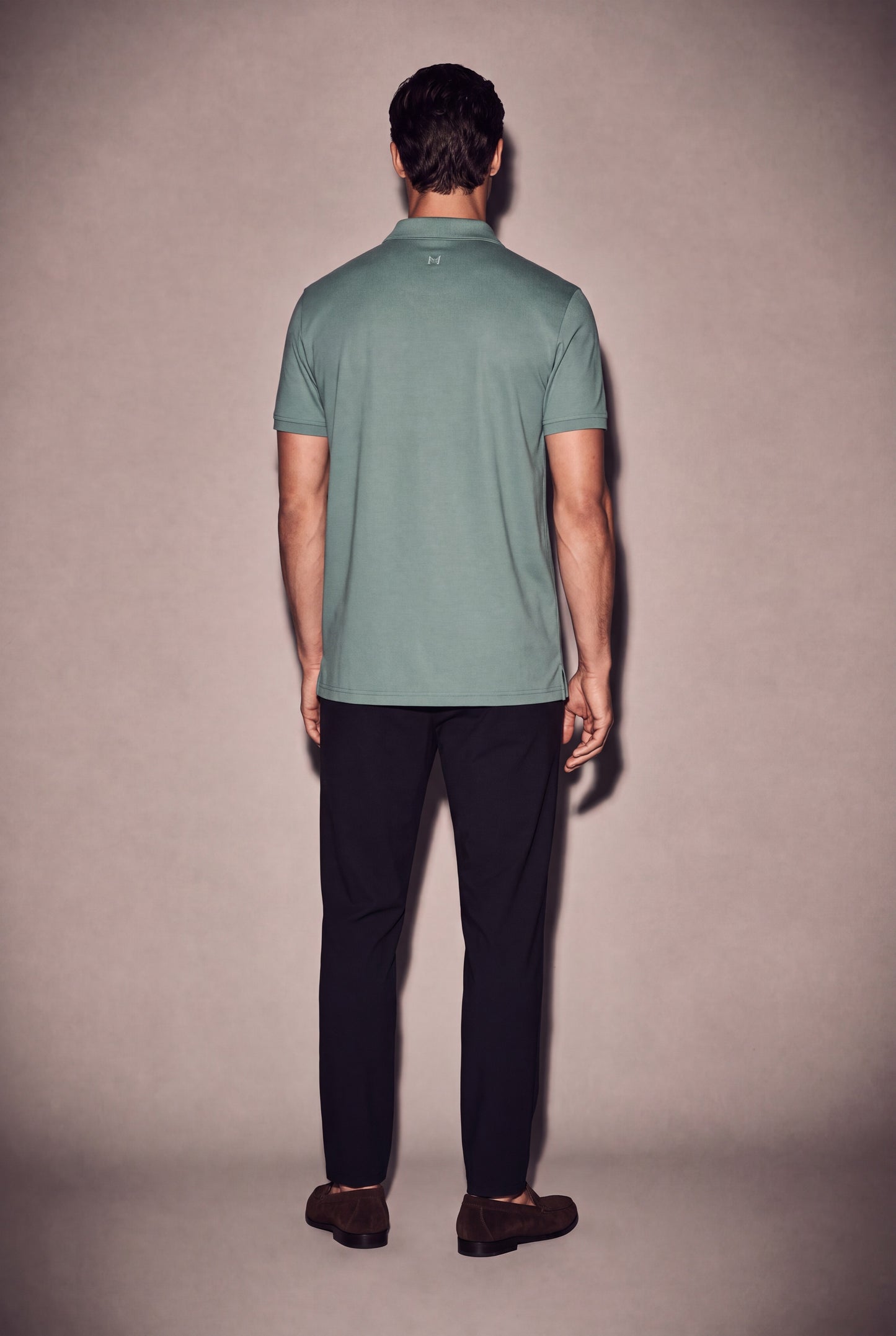 MAESON Polo Silktouch Pique Frosted Olive — model, foto 4