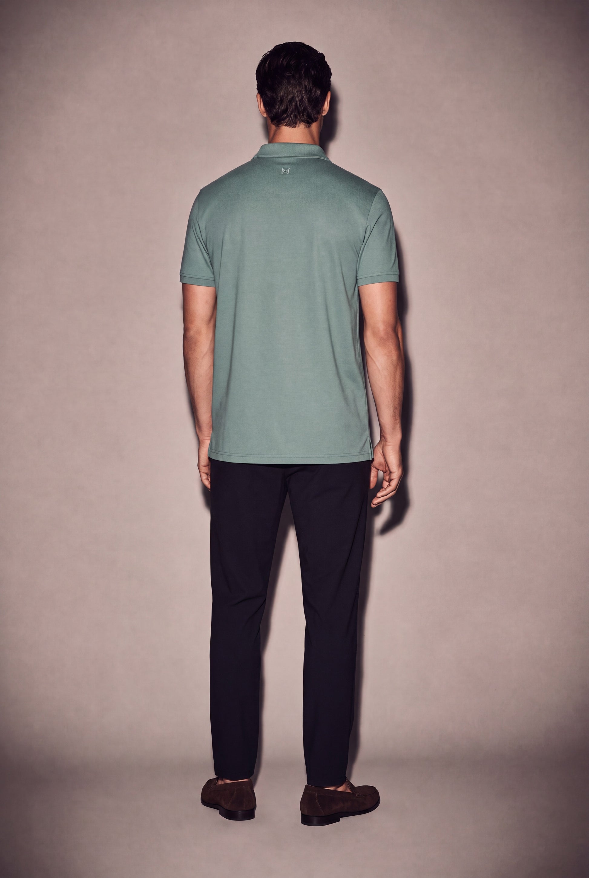MAESON Polo Silktouch Pique Frosted Olive — model, foto 4