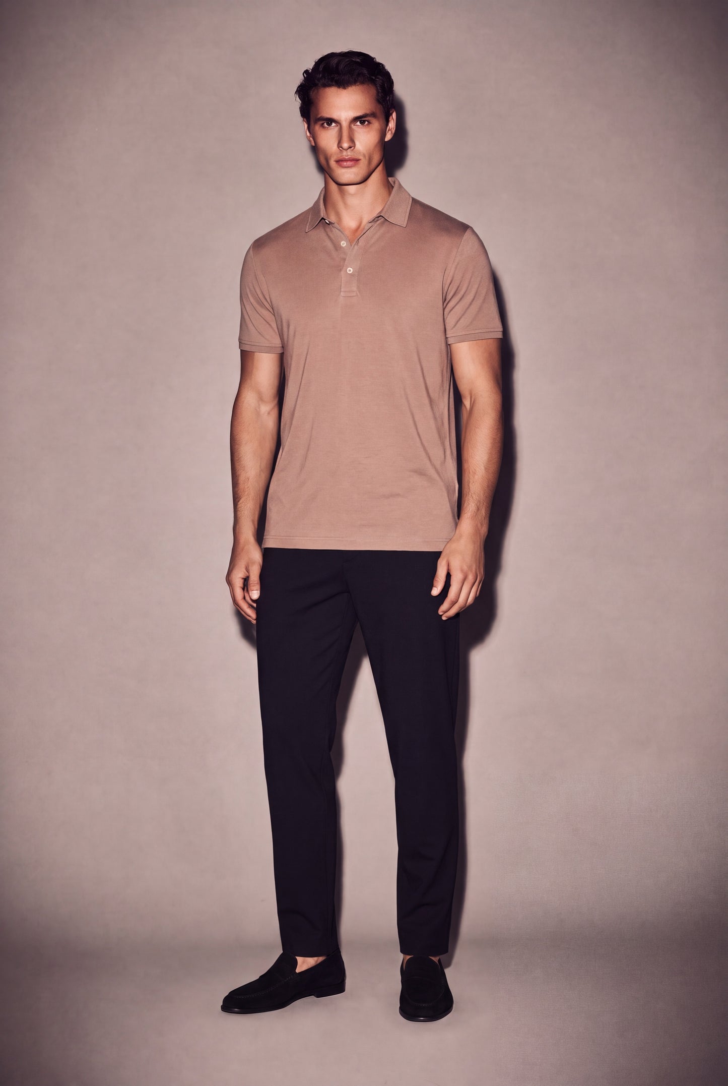 MAESON Polo Modal Essence Ember Sand — model, foto 1