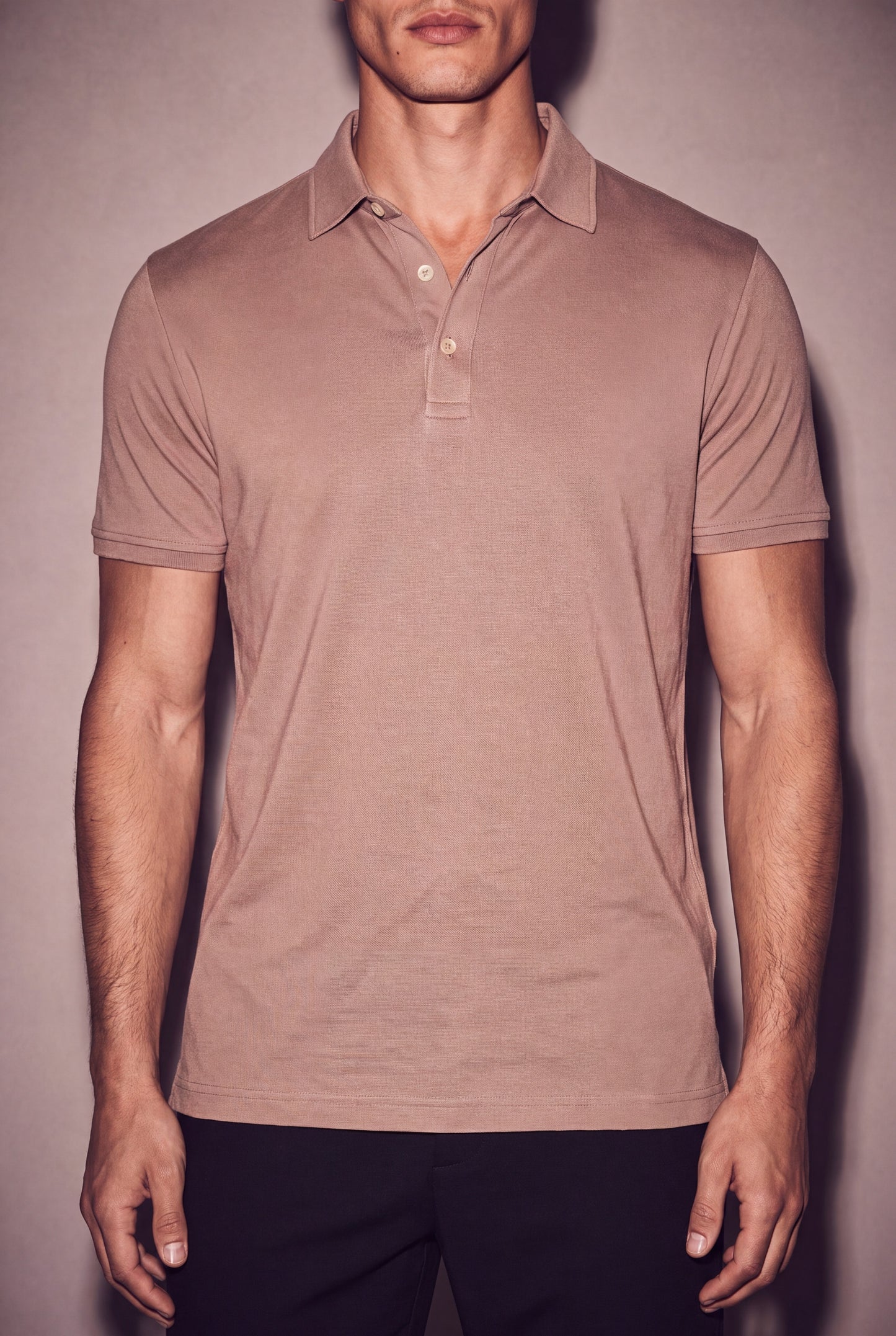 MAESON Polo Modal Essence Ember Sand — model, foto 3