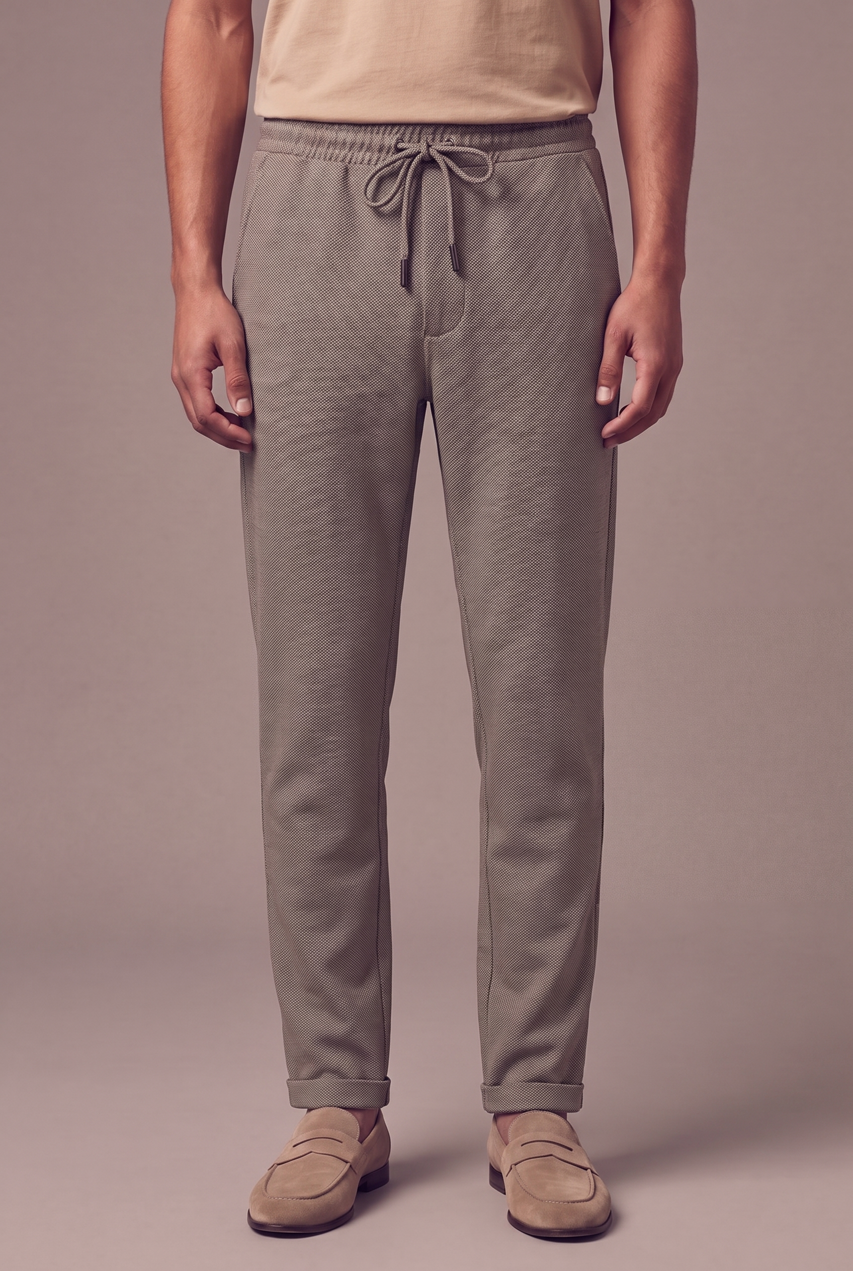 MAESON Knitted Jogg Pants Mocha Brown — model, foto 1