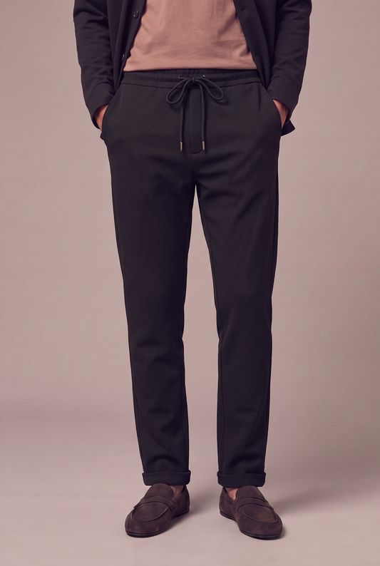 MAESON Knitted Jogg Pants Onyx Black — model, foto 1